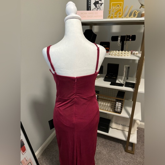 Lulus Luxe Option Wine Red Tulip Sleeveless Midi Dress Medium NWT - Picture 6 of 12